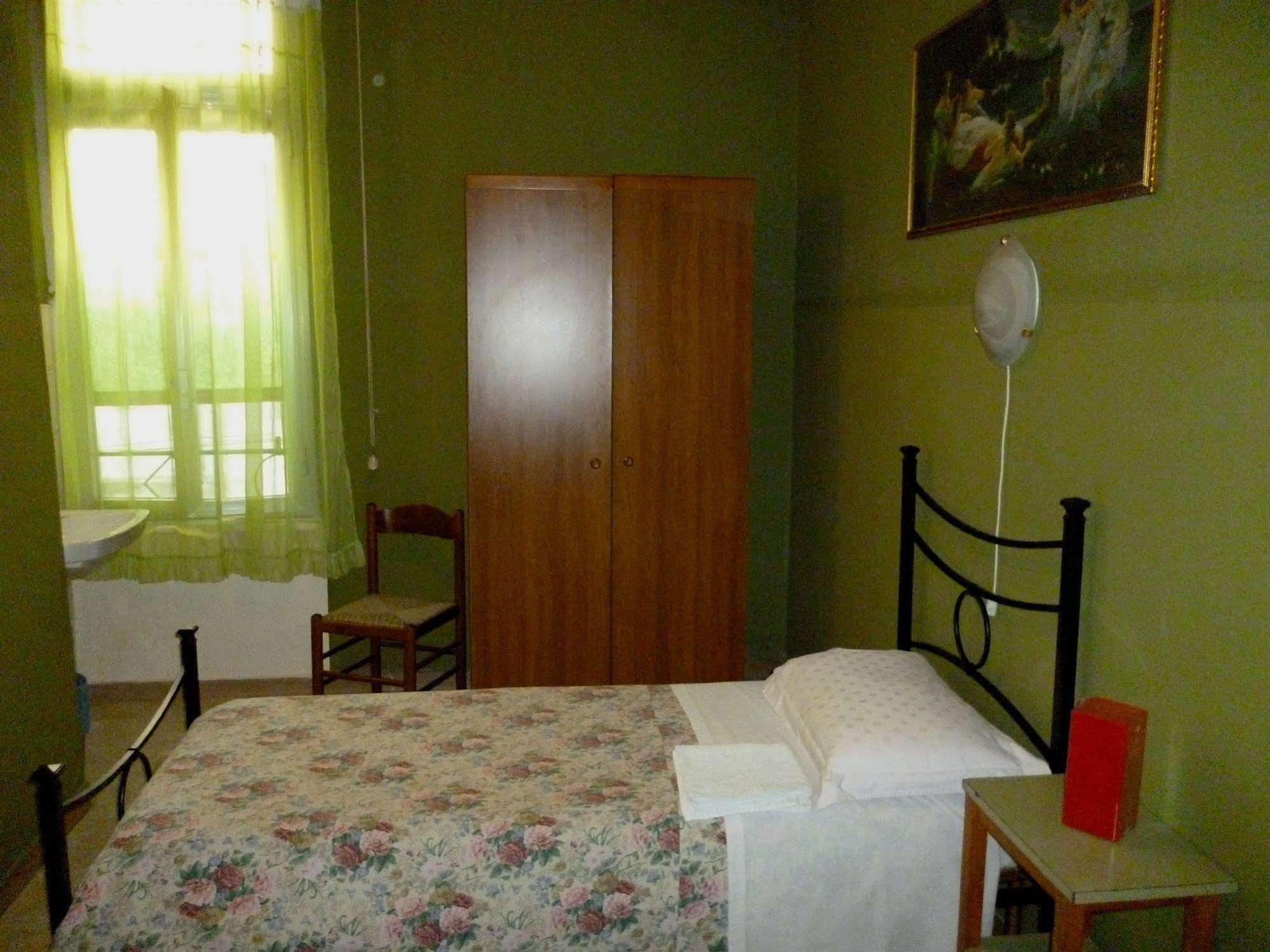 Hotel Giamaica For Girls & Ladies Only Rome Exterior photo