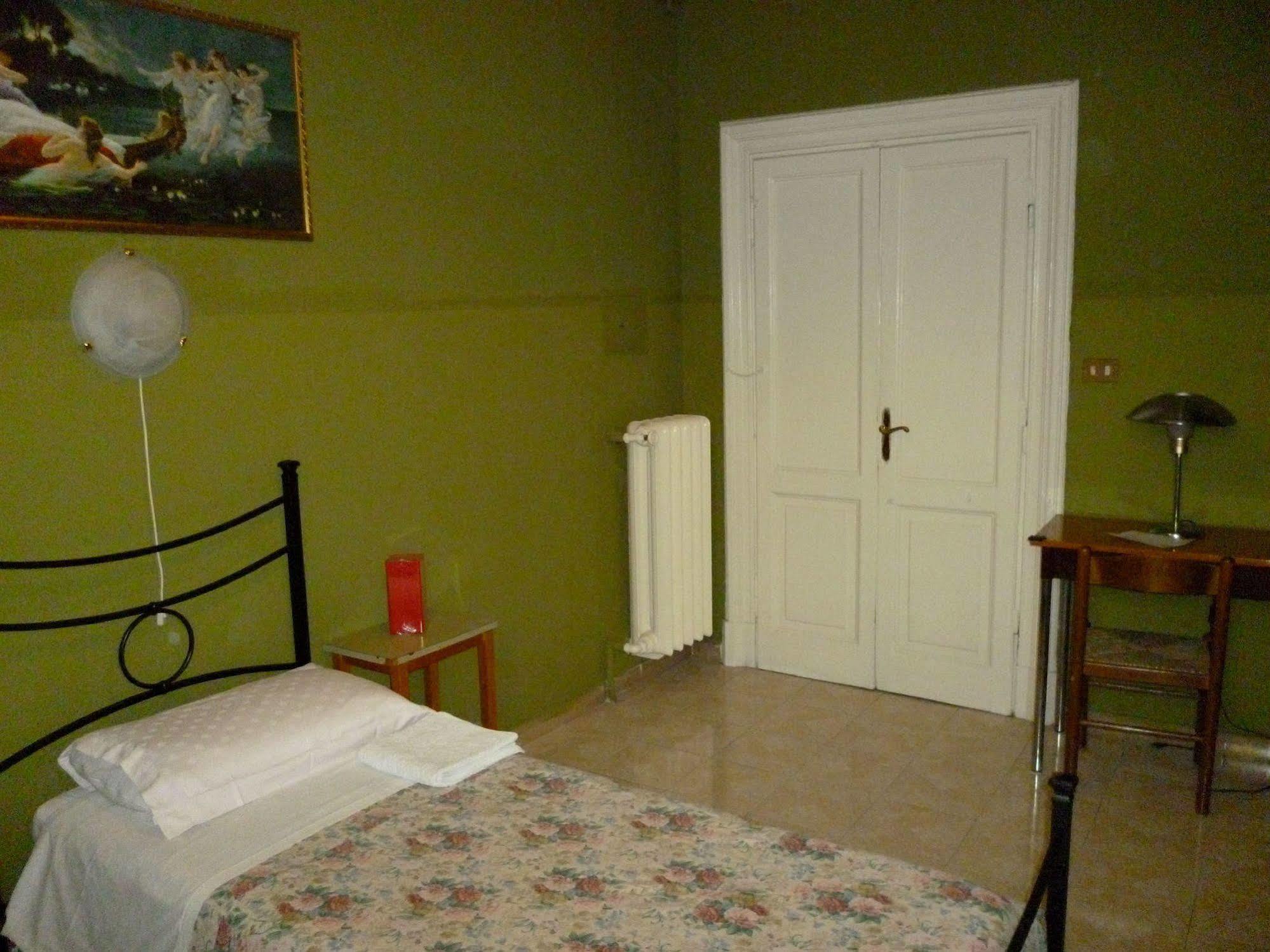 Hotel Giamaica For Girls & Ladies Only Rome Exterior photo